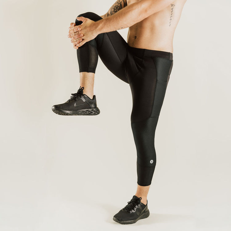 Men's low-rise black compression pants, 7/8 length with textured knee panel